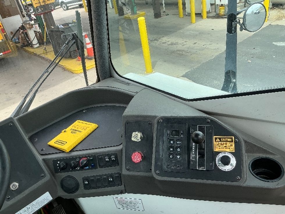 Yard Truck-Heavy Duty Tractors-Ottawa-2019-T2-Aurora-CO-25,046\n\t\tmiles-$ 64,250 - Image 12