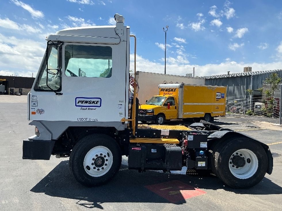 Yard Truck-Heavy Duty Tractors-Ottawa-2019-T2-Aurora-CO-25,046\n\t\tmiles-$ 64,250 - Image 4