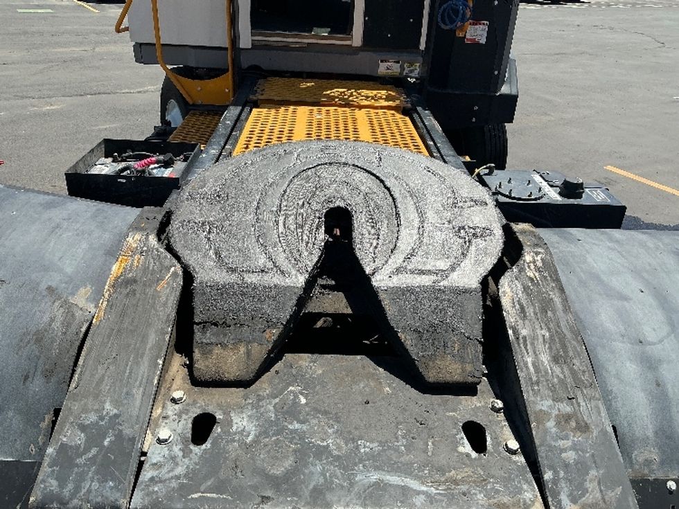 Yard Truck-Heavy Duty Tractors-Ottawa-2019-T2-Aurora-CO-25,046\n\t\tmiles-$ 64,250 - Image 6