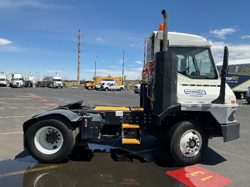 Yard Truck-Heavy Duty Tractors-Ottawa-2019-T2-Aurora-CO-25,046\n\t\tmiles-$ 64,250 - Image 8