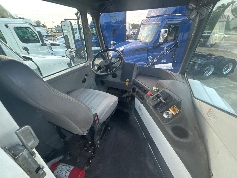 Yard Truck-Heavy Duty Tractors-Ottawa-2019-T2-Belden-MS-27,104\n\t\tmiles-$ 69,750 - Image 10