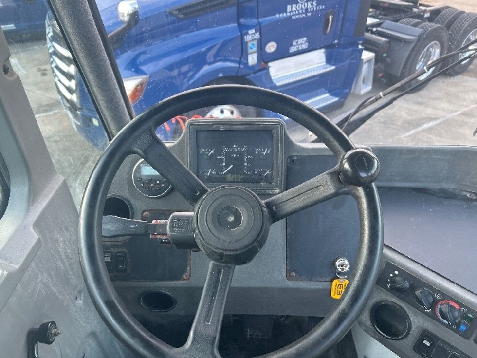 Yard Truck-Heavy Duty Tractors-Ottawa-2019-T2-Belden-MS-27,104\n\t\tmiles-$ 69,750 - Image 11