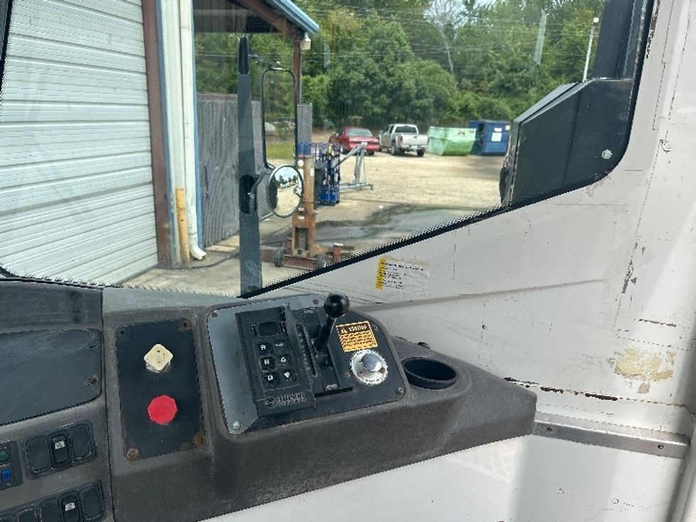 Yard Truck-Heavy Duty Tractors-Ottawa-2019-T2-Belden-MS-27,104\n\t\tmiles-$ 69,750 - Image 12