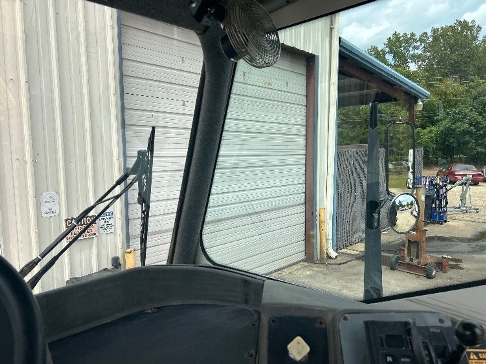 Yard Truck-Heavy Duty Tractors-Ottawa-2019-T2-Belden-MS-27,104\n\t\tmiles-$ 69,750 - Image 14