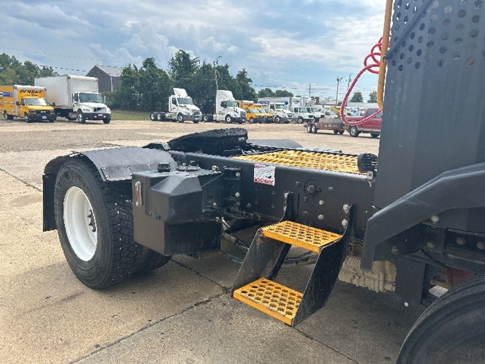 Yard Truck-Heavy Duty Tractors-Ottawa-2019-T2-Belden-MS-27,104\n\t\tmiles-$ 69,750 - Image 17