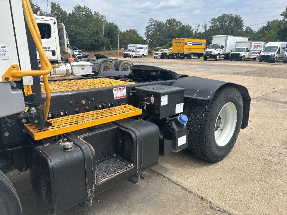 Yard Truck-Heavy Duty Tractors-Ottawa-2019-T2-Belden-MS-27,104\n\t\tmiles-$ 69,750 - Image 18