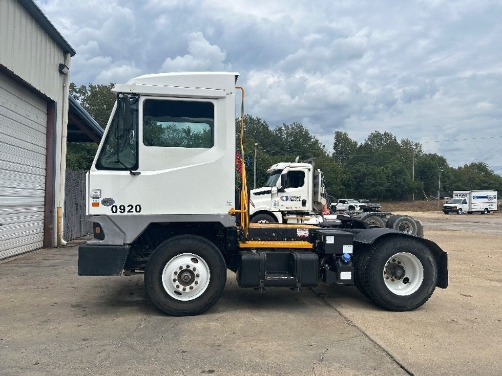 Yard Truck-Heavy Duty Tractors-Ottawa-2019-T2-Belden-MS-27,104\n\t\tmiles-$ 69,750 - Image 4