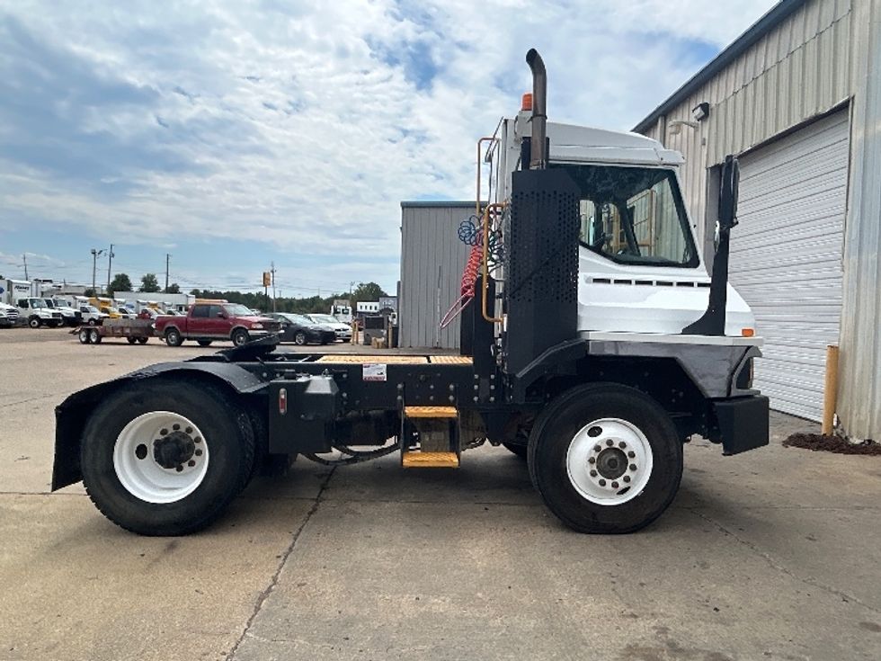 Yard Truck-Heavy Duty Tractors-Ottawa-2019-T2-Belden-MS-27,104\n\t\tmiles-$ 69,750 - Image 8