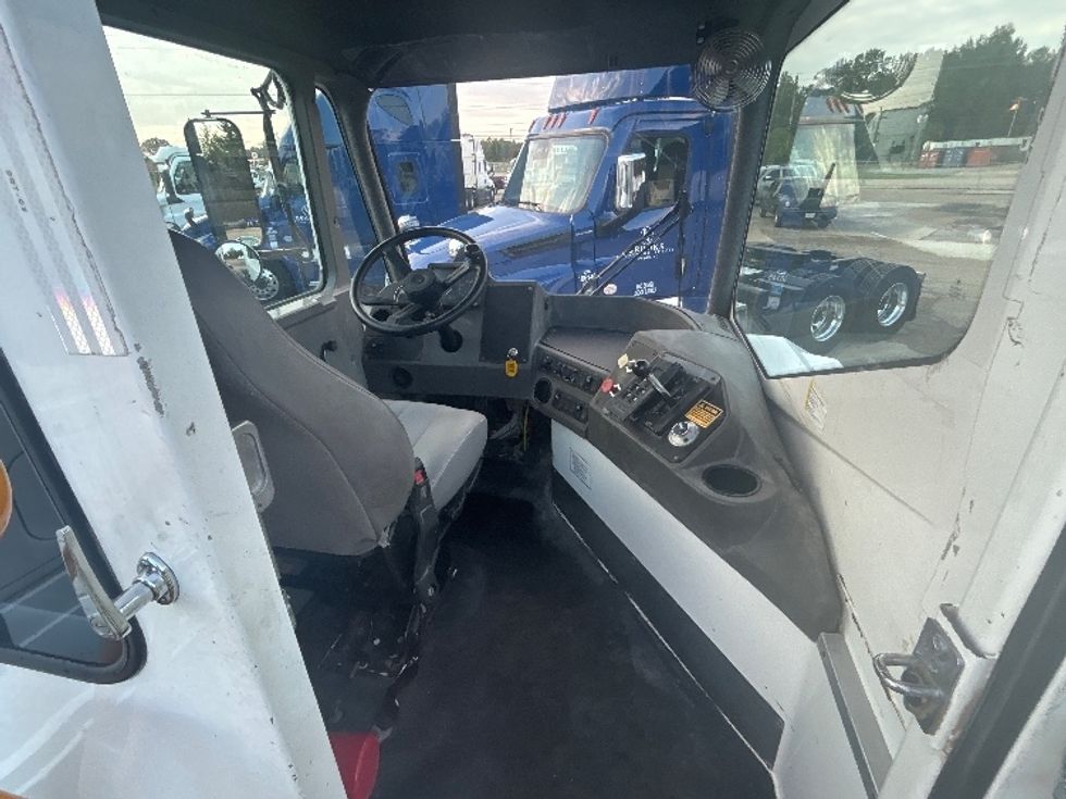 Yard Truck-Heavy Duty Tractors-Ottawa-2019-T2-Belden-MS-27,104\n\t\tmiles-$ 69,750 - Image 9