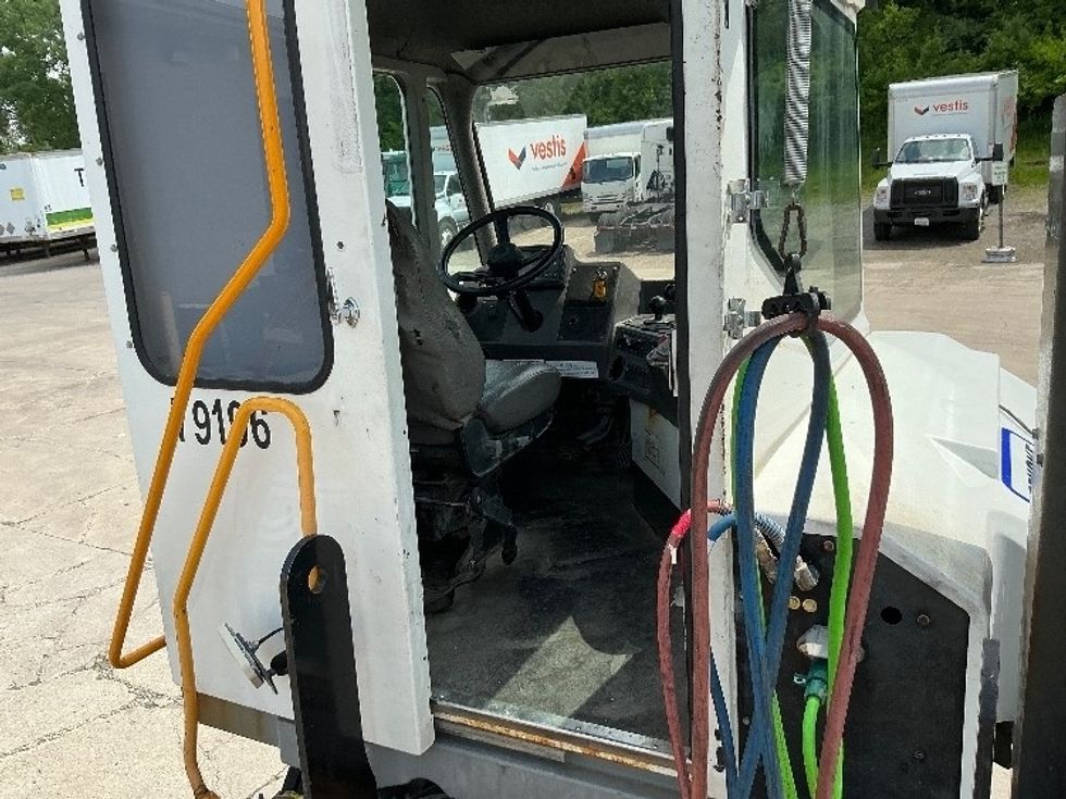 Yard Truck-Heavy Duty Tractors-Ottawa-2019-T2-Davenport-IA-41,487\n\t\tmiles-$ 64,750 - Image 12