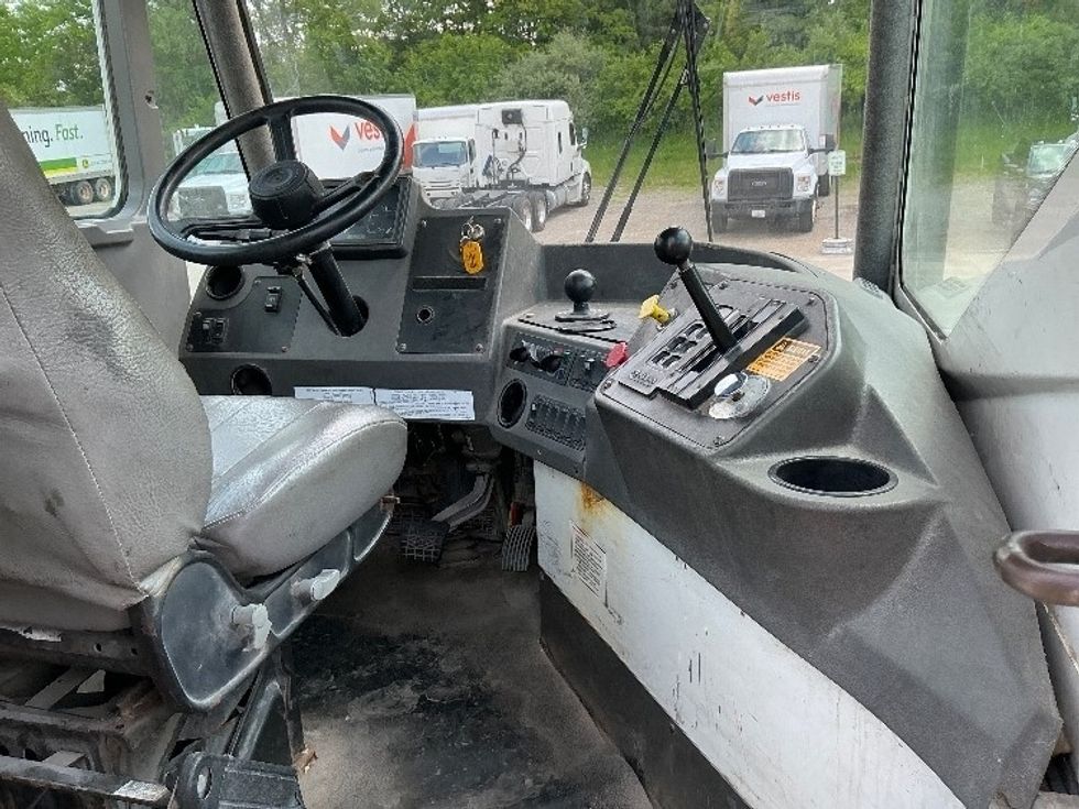 Yard Truck-Heavy Duty Tractors-Ottawa-2019-T2-Davenport-IA-41,487\n\t\tmiles-$ 64,750 - Image 14