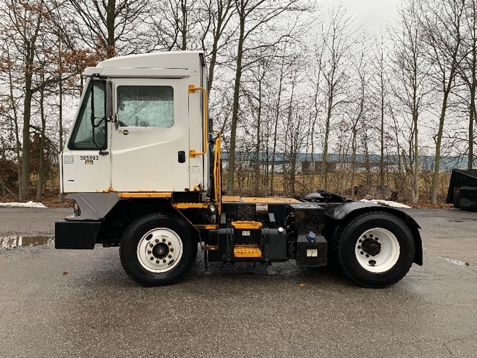 Yard Truck-Heavy Duty Tractors-Ottawa-2019-T2-Delaware-OH-55,567\n\t\tmiles-$ 53,500 - Image 4
