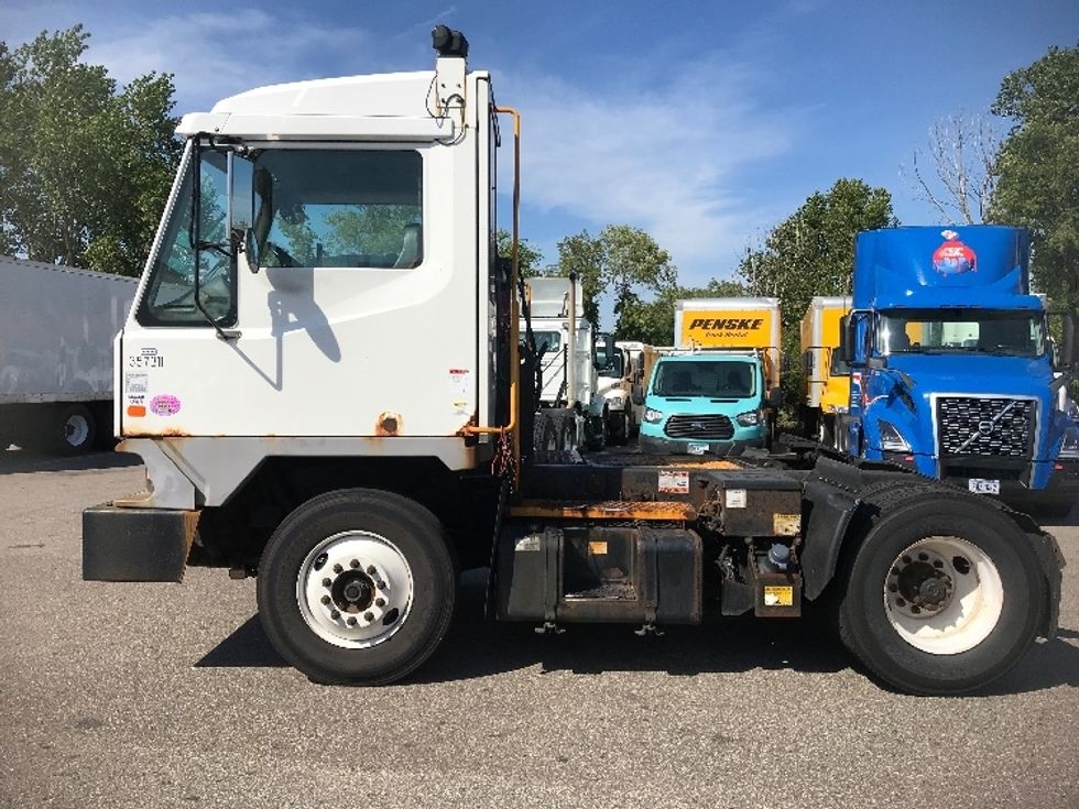 Yard Truck-Heavy Duty Tractors-Ottawa-2019-T2-Eagan-MN-55,021\n\t\tmiles-$ 67,500 - Image 4