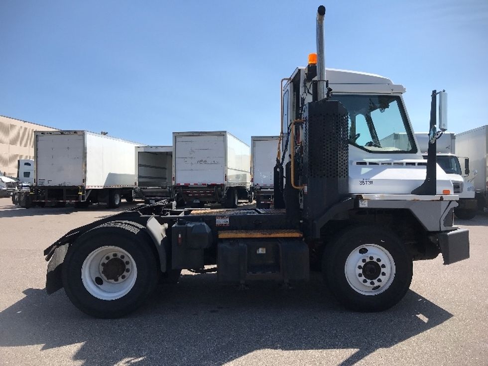 Yard Truck-Heavy Duty Tractors-Ottawa-2019-T2-Eagan-MN-55,021\n\t\tmiles-$ 67,500 - Image 8