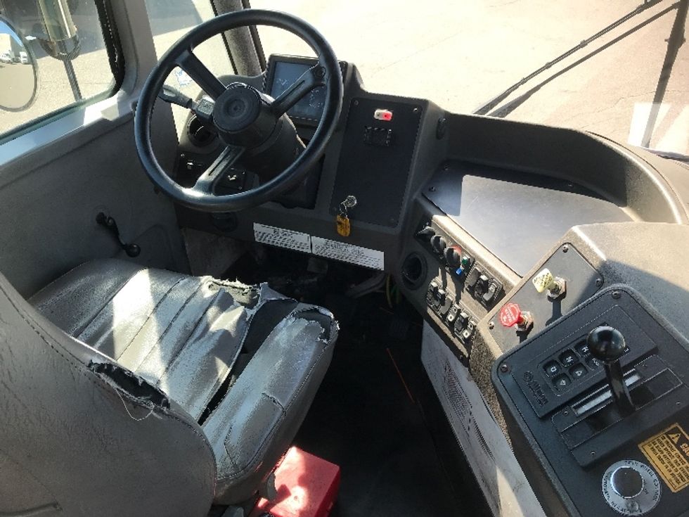 Yard Truck-Heavy Duty Tractors-Ottawa-2019-T2-Eagan-MN-55,021\n\t\tmiles-$ 67,500 - Image 9