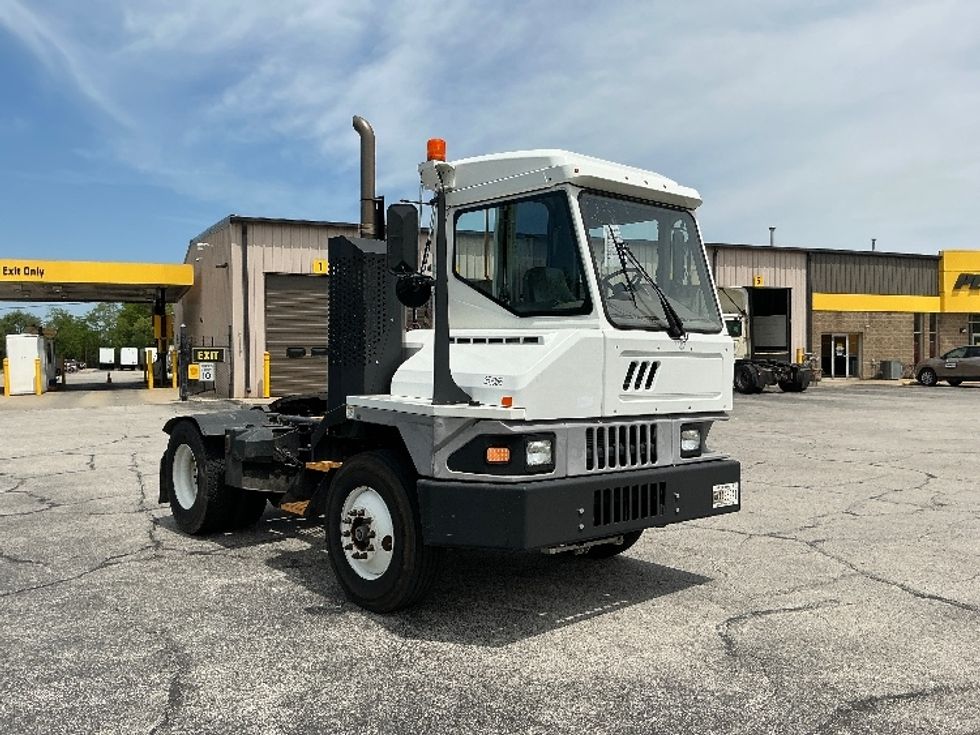 Yard Truck-Heavy Duty Tractors-Ottawa-2019-T2-Elkhart-IN-196,938\n\t\tmiles-$ 59,500 - Image 1