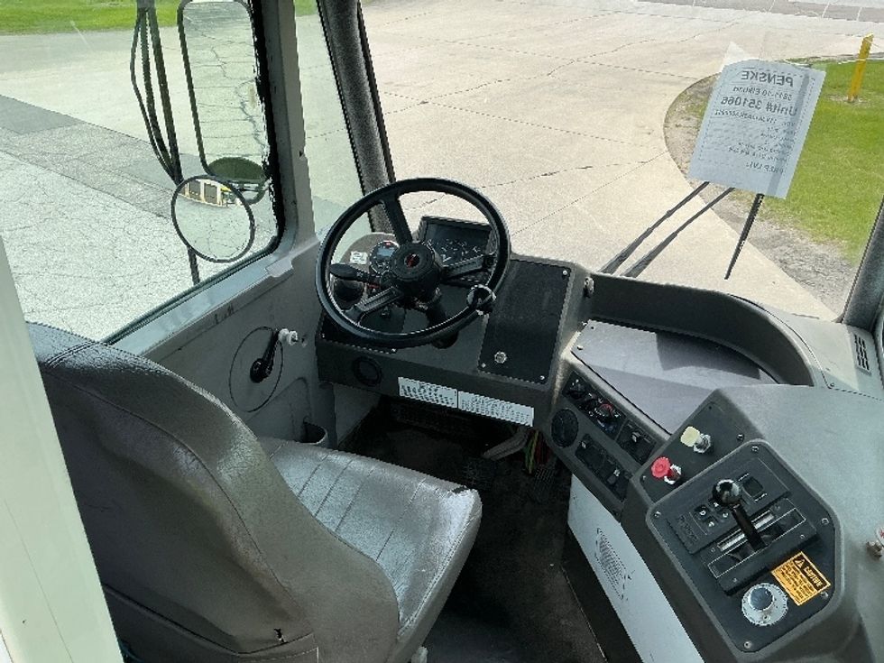 Yard Truck-Heavy Duty Tractors-Ottawa-2019-T2-Elkhart-IN-196,938\n\t\tmiles-$ 59,500 - Image 10