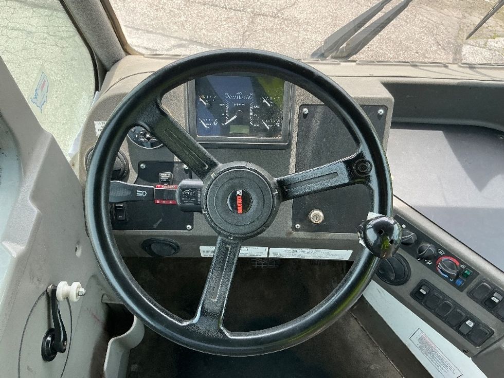 Yard Truck-Heavy Duty Tractors-Ottawa-2019-T2-Elkhart-IN-196,938\n\t\tmiles-$ 59,500 - Image 11