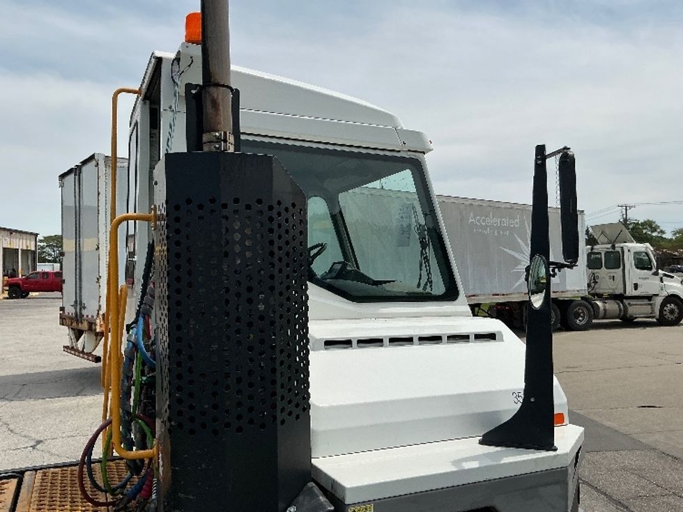 Yard Truck-Heavy Duty Tractors-Ottawa-2019-T2-Elkhart-IN-196,938\n\t\tmiles-$ 59,500 - Image 12