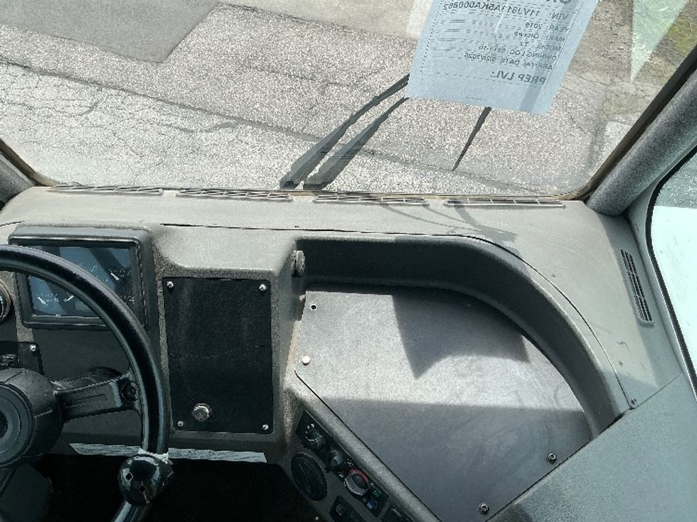 Yard Truck-Heavy Duty Tractors-Ottawa-2019-T2-Elkhart-IN-196,938\n\t\tmiles-$ 59,500 - Image 13