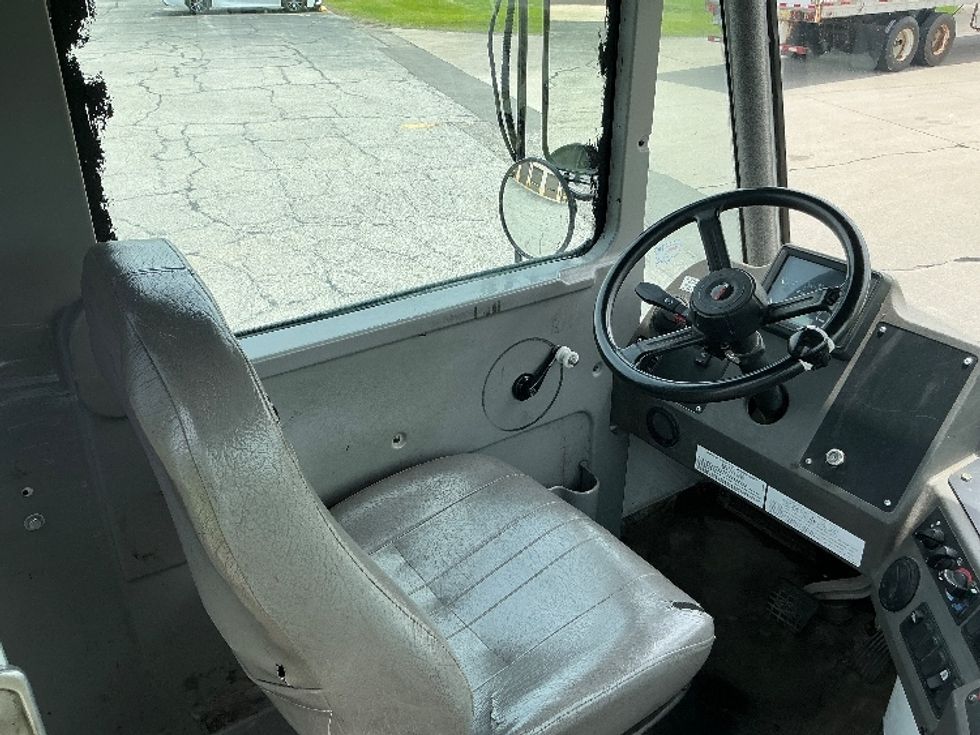 Yard Truck-Heavy Duty Tractors-Ottawa-2019-T2-Elkhart-IN-196,938\n\t\tmiles-$ 59,500 - Image 14