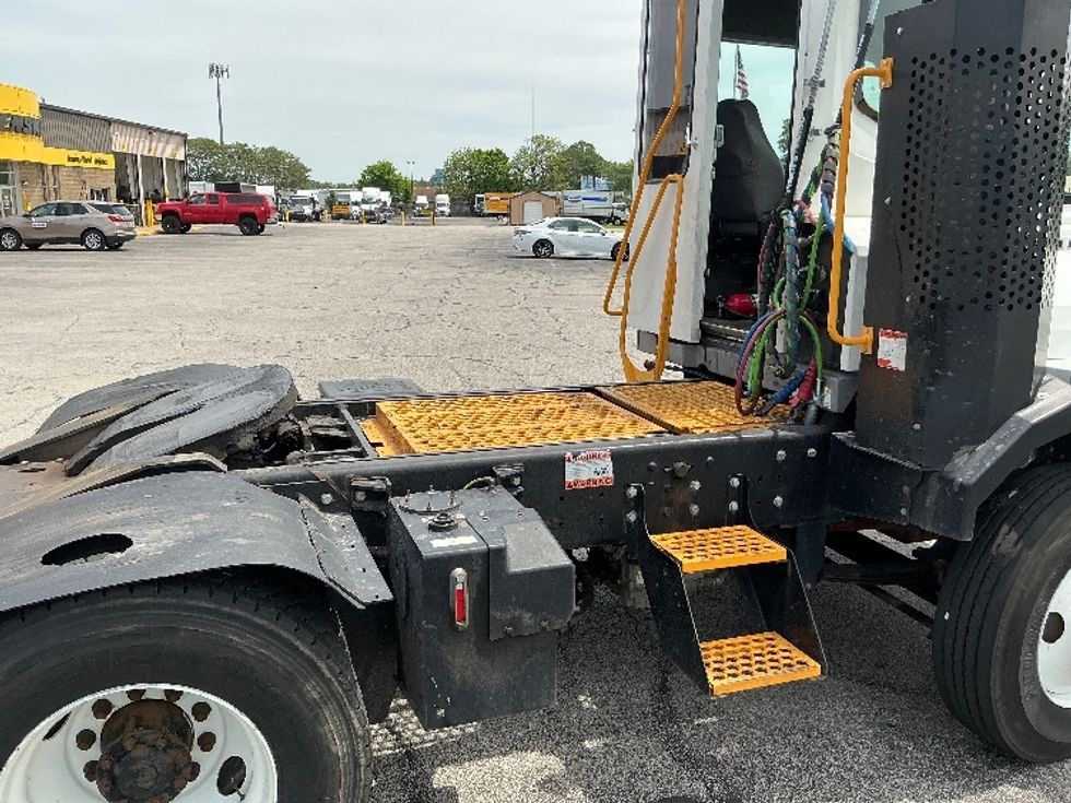 Yard Truck-Heavy Duty Tractors-Ottawa-2019-T2-Elkhart-IN-196,938\n\t\tmiles-$ 59,500 - Image 17