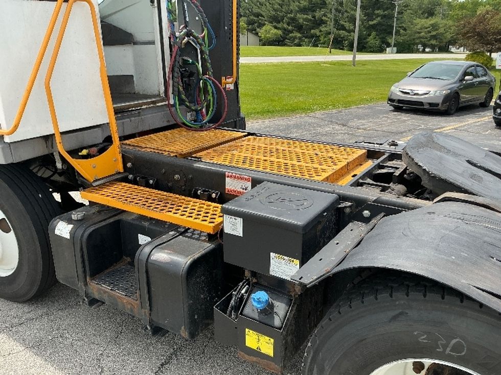 Yard Truck-Heavy Duty Tractors-Ottawa-2019-T2-Elkhart-IN-196,938\n\t\tmiles-$ 59,500 - Image 18