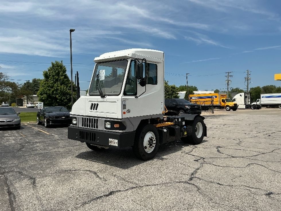 Yard Truck-Heavy Duty Tractors-Ottawa-2019-T2-Elkhart-IN-196,938\n\t\tmiles-$ 59,500 - Image 3
