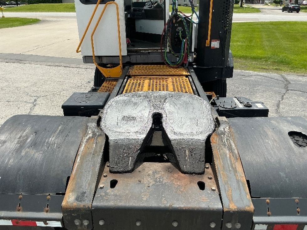 Yard Truck-Heavy Duty Tractors-Ottawa-2019-T2-Elkhart-IN-196,938\n\t\tmiles-$ 59,500 - Image 6