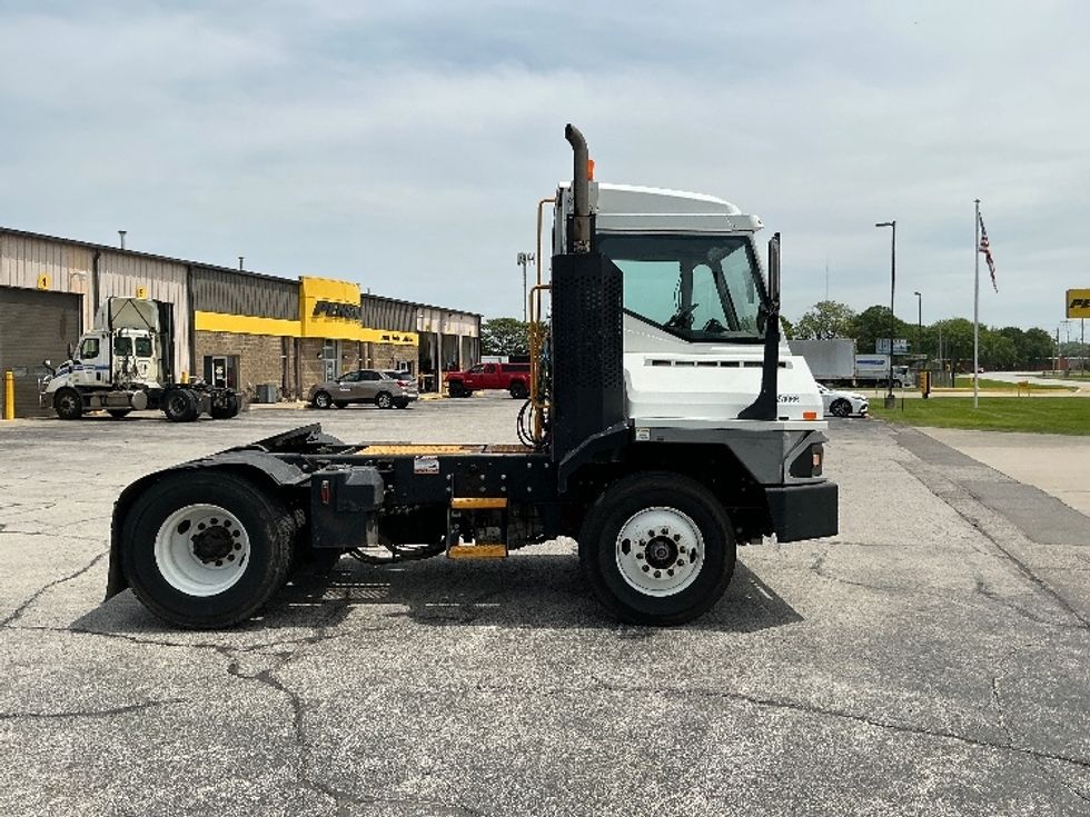 Yard Truck-Heavy Duty Tractors-Ottawa-2019-T2-Elkhart-IN-196,938\n\t\tmiles-$ 59,500 - Image 8