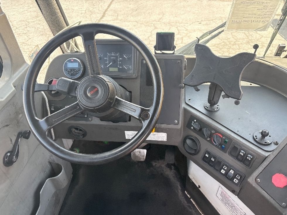 Yard Truck-Heavy Duty Tractors-Ottawa-2019-T2-Forest Park-GA-50,763\n\t\tmiles-$ 61,750 - Image 11