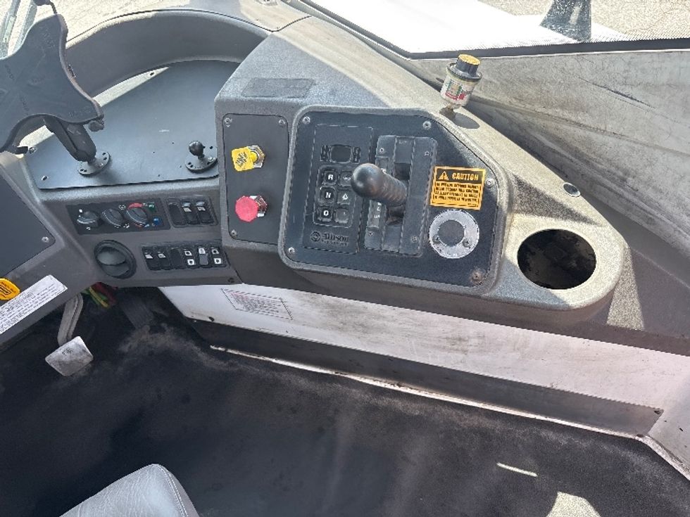 Yard Truck-Heavy Duty Tractors-Ottawa-2019-T2-Forest Park-GA-50,763\n\t\tmiles-$ 61,750 - Image 13