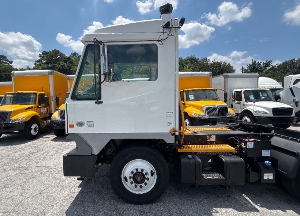 Yard Truck-Heavy Duty Tractors-Ottawa-2019-T2-Forest Park-GA-50,763\n\t\tmiles-$ 61,750 - Image 17