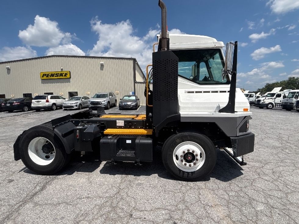 Yard Truck-Heavy Duty Tractors-Ottawa-2019-T2-Forest Park-GA-50,763\n\t\tmiles-$ 61,750 - Image 19