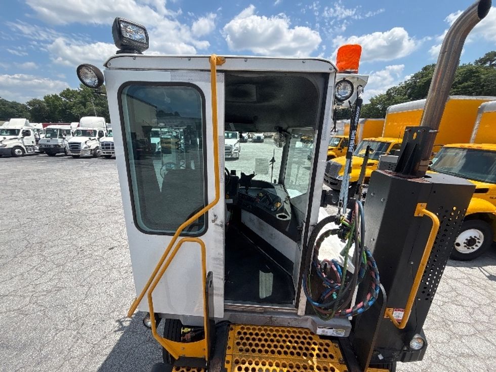 Yard Truck-Heavy Duty Tractors-Ottawa-2019-T2-Forest Park-GA-50,763\n\t\tmiles-$ 61,750 - Image 21