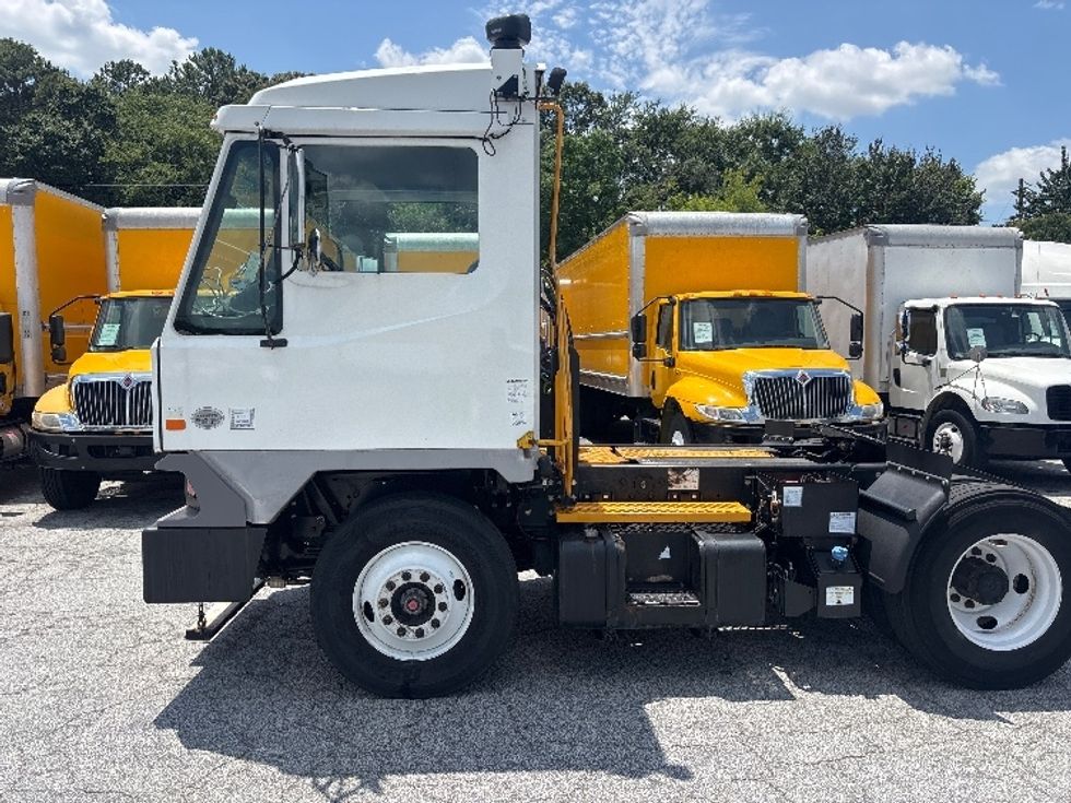Yard Truck-Heavy Duty Tractors-Ottawa-2019-T2-Forest Park-GA-50,763\n\t\tmiles-$ 61,750 - Image 4