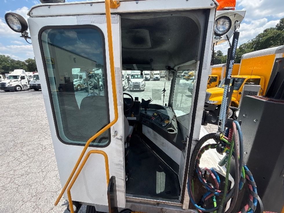 Yard Truck-Heavy Duty Tractors-Ottawa-2019-T2-Forest Park-GA-50,763\n\t\tmiles-$ 61,750 - Image 9