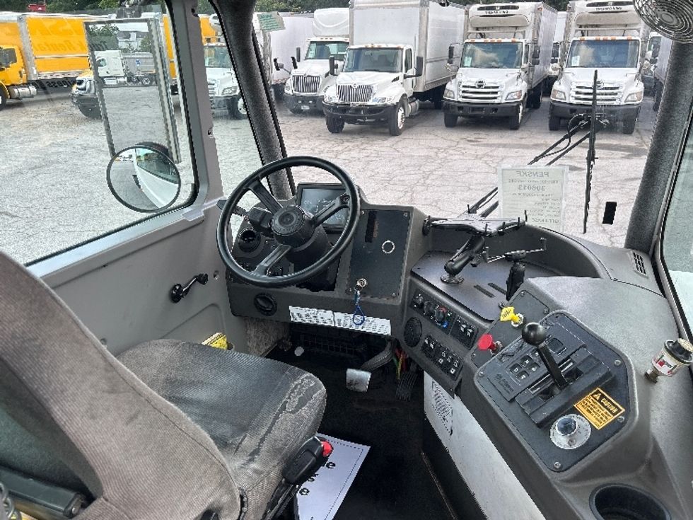 Yard Truck-Heavy Duty Tractors-Ottawa-2019-T2-Forest Park-GA-515,004\n\t\tmiles-$ 57,000 - Image 10