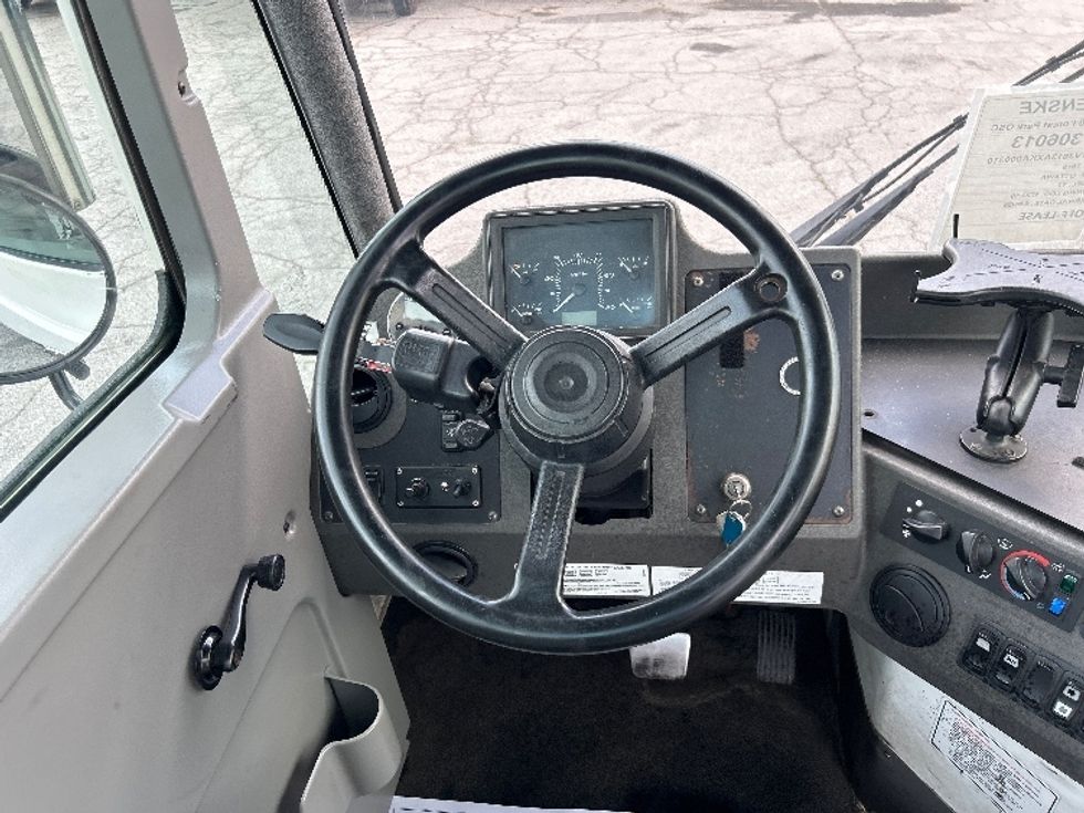 Yard Truck-Heavy Duty Tractors-Ottawa-2019-T2-Forest Park-GA-515,004\n\t\tmiles-$ 57,000 - Image 11