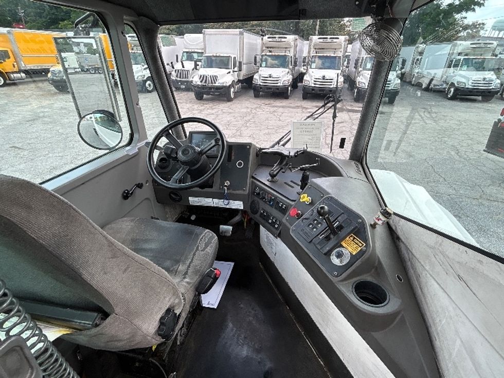 Yard Truck-Heavy Duty Tractors-Ottawa-2019-T2-Forest Park-GA-515,004\n\t\tmiles-$ 57,000 - Image 12