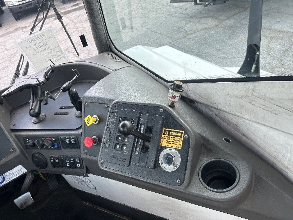 Yard Truck-Heavy Duty Tractors-Ottawa-2019-T2-Forest Park-GA-515,004\n\t\tmiles-$ 57,000 - Image 13