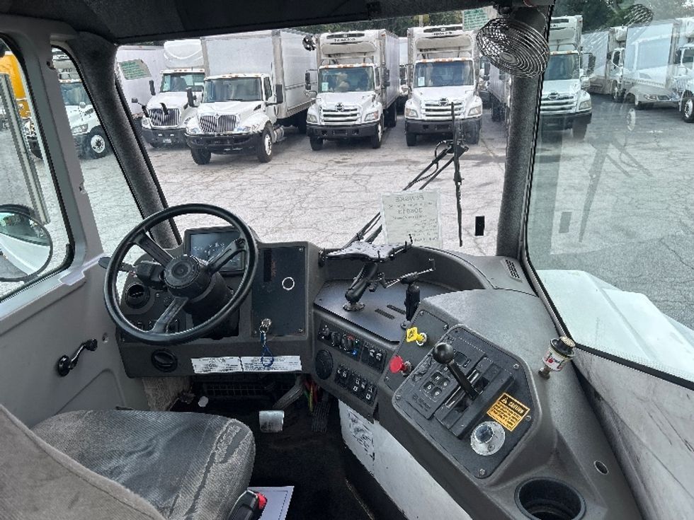 Yard Truck-Heavy Duty Tractors-Ottawa-2019-T2-Forest Park-GA-515,004\n\t\tmiles-$ 57,000 - Image 14