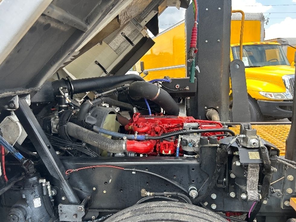 Yard Truck-Heavy Duty Tractors-Ottawa-2019-T2-Forest Park-GA-515,004\n\t\tmiles-$ 57,000 - Image 16