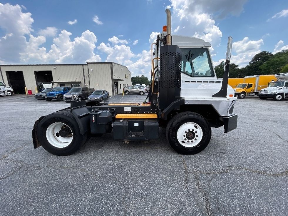 Yard Truck-Heavy Duty Tractors-Ottawa-2019-T2-Forest Park-GA-515,004\n\t\tmiles-$ 57,000 - Image 7