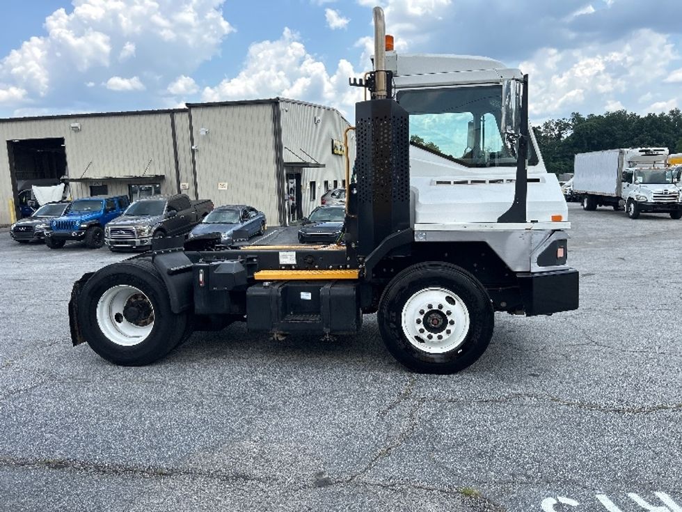 Yard Truck-Heavy Duty Tractors-Ottawa-2019-T2-Forest Park-GA-515,004\n\t\tmiles-$ 57,000 - Image 8