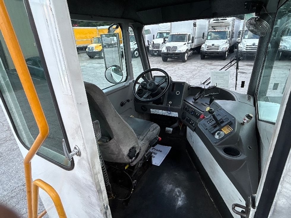 Yard Truck-Heavy Duty Tractors-Ottawa-2019-T2-Forest Park-GA-515,004\n\t\tmiles-$ 57,000 - Image 9