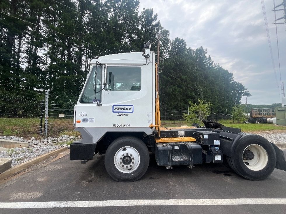 Yard Truck-Heavy Duty Tractors-Ottawa-2019-T2-Forest Park-GA-61,969\n\t\tmiles-$ 56,000 - Image 4