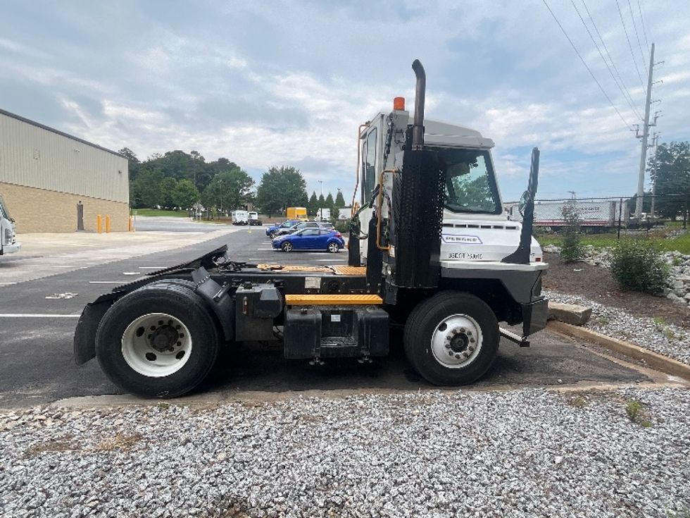 Yard Truck-Heavy Duty Tractors-Ottawa-2019-T2-Forest Park-GA-61,969\n\t\tmiles-$ 56,000 - Image 8