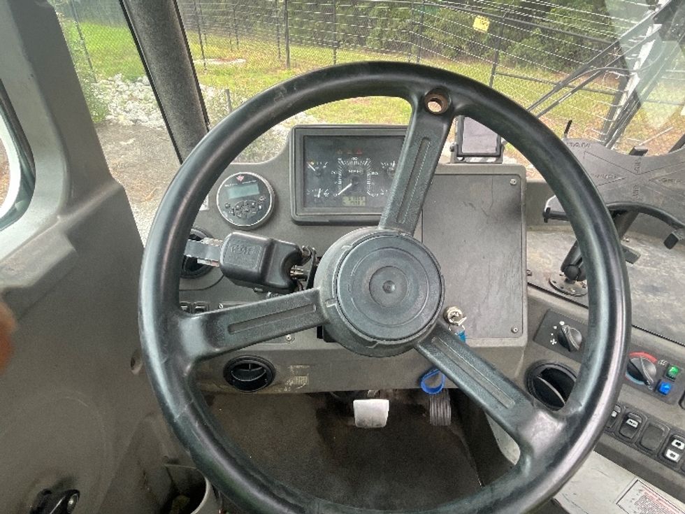 Yard Truck-Heavy Duty Tractors-Ottawa-2019-T2-Forest Park-GA-61,969\n\t\tmiles-$ 56,000 - Image 9
