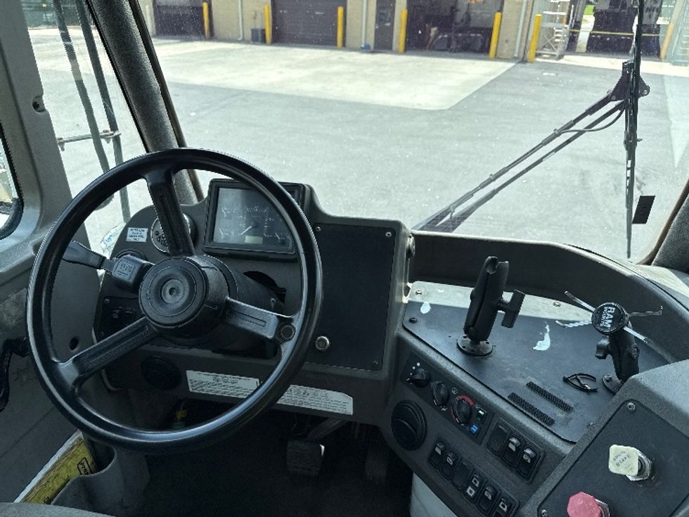 Yard Truck-Heavy Duty Tractors-Ottawa-2019-T2-Forest Park-GA-71,767\n\t\tmiles-$ 52,250 - Image 10